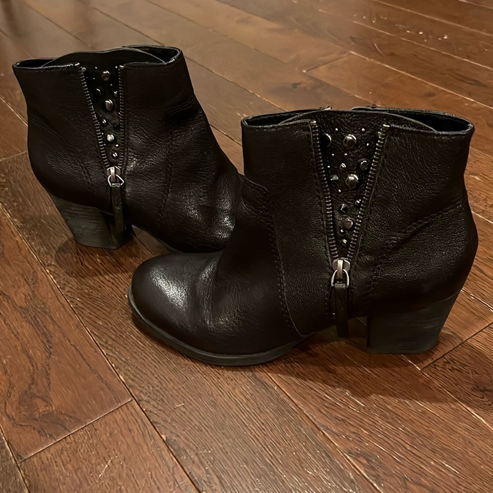 Nine West black boots